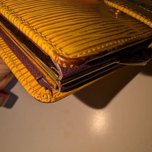 Authentic Louis Vuitton Yellow Epi Leather Kisslock Wallet - Picture 7 of 14